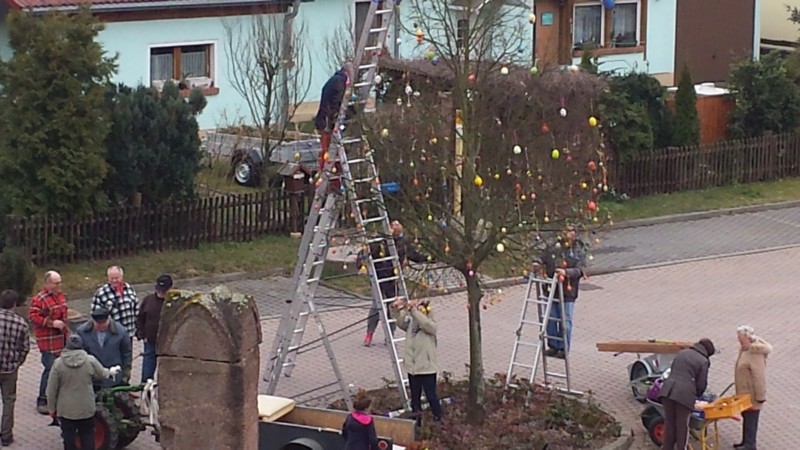 matte_osterbaumschmuecken_doeckritzanger_2015-03-22.jpg