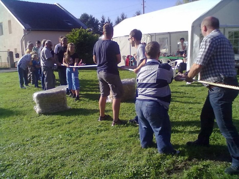 walter_tauziehen_bei_den_bennemanns,_hoffest_2014.jpg